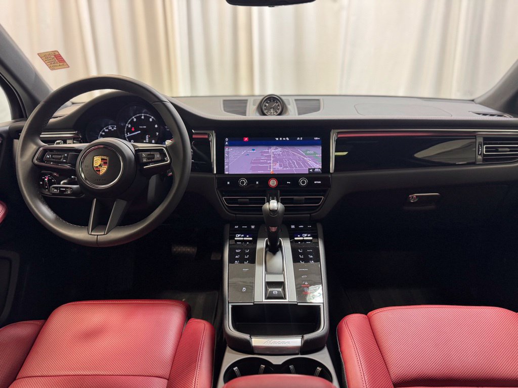 Certified 2025 Porsche Macan w/ Premium Package Plus AWD/4WD image 18