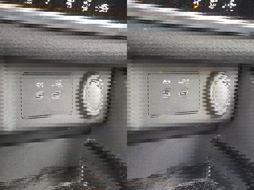 Used 2024 Nissan Rogue SV image 12