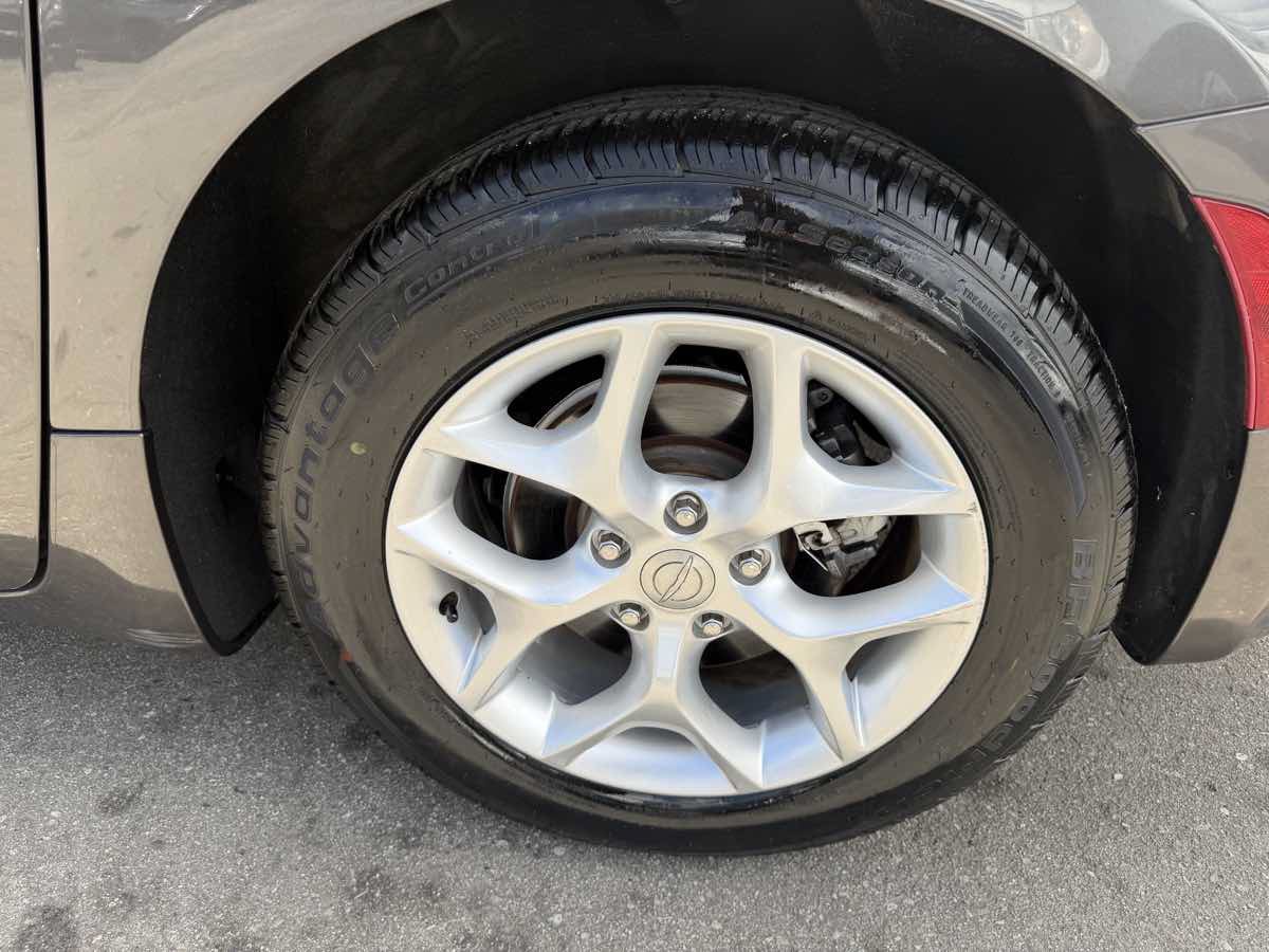 Used 2017 Chrysler Pacifica Touring-L w/ Tire & Wheel Group FWD image 6