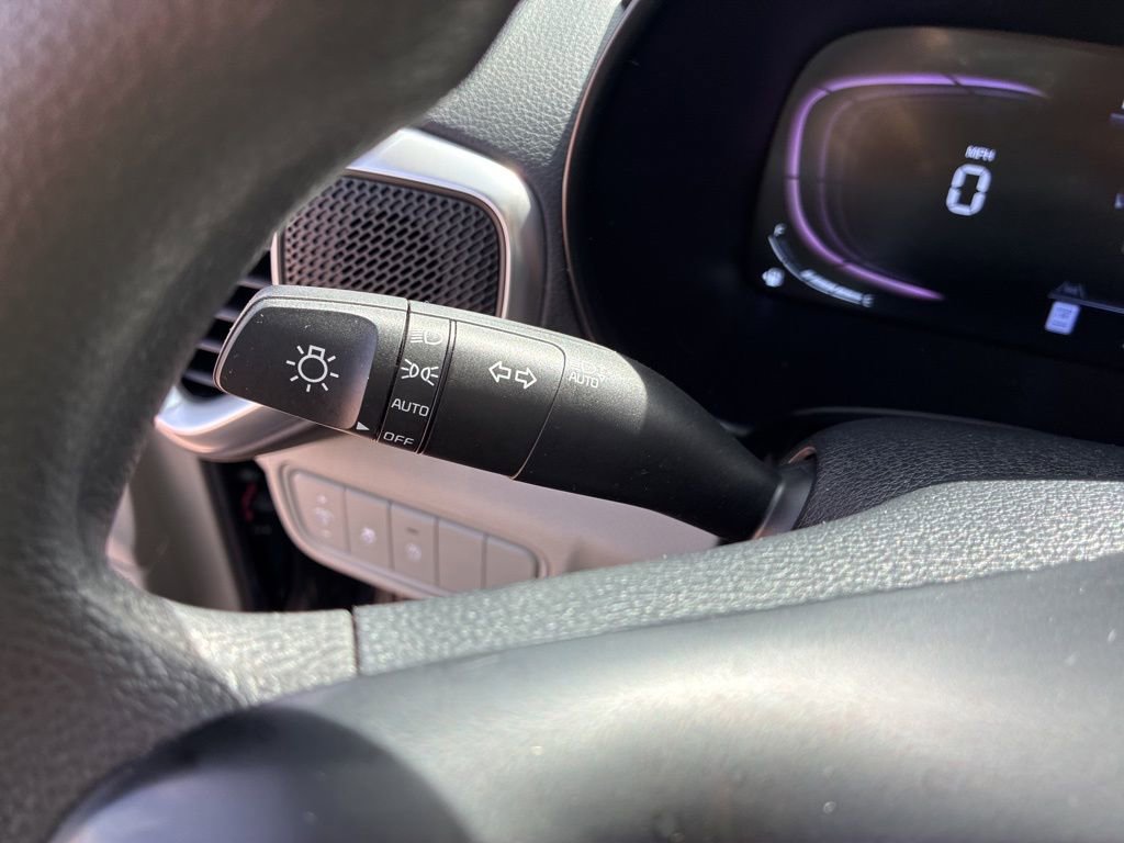 Certified 2025 Kia Soul LX w/ LX Technology Package FWD image 25