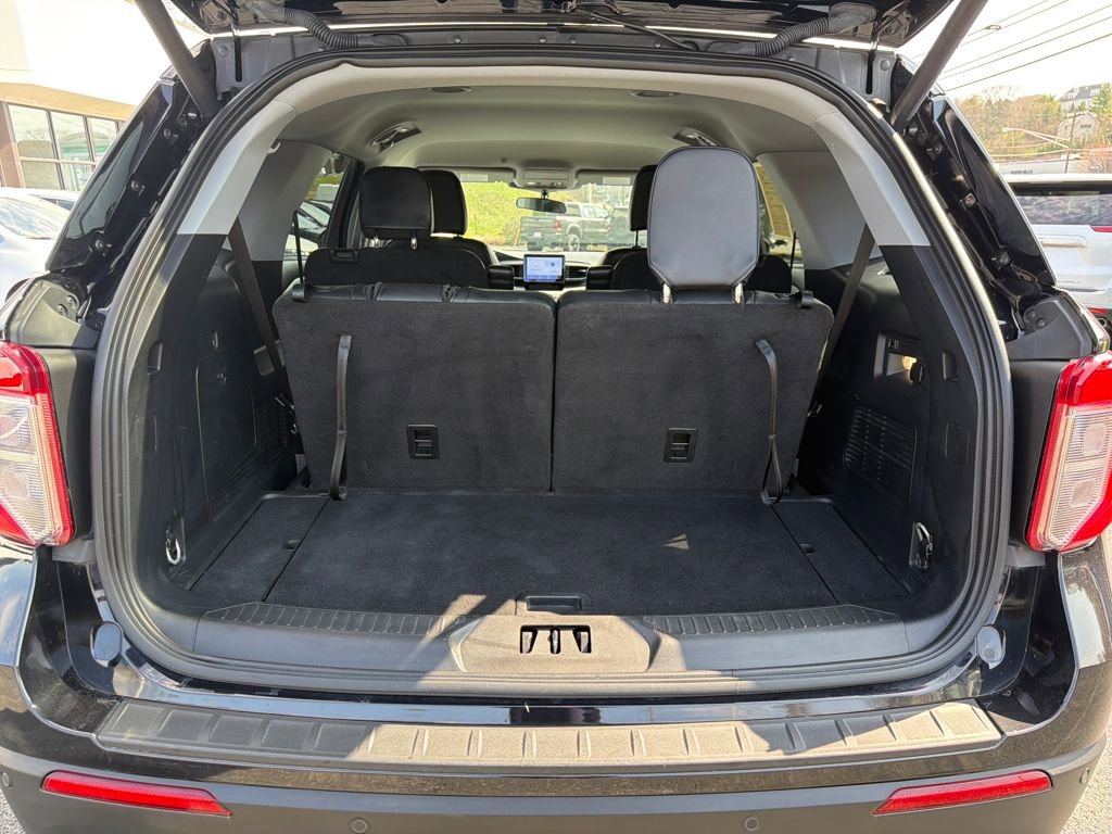 Used 2023 Ford Explorer XLT w/ Equipment Group 202A image 21