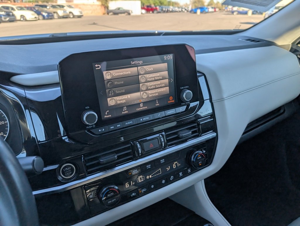 Used 2022 Nissan Pathfinder SV w/ SV Premium Package image 18