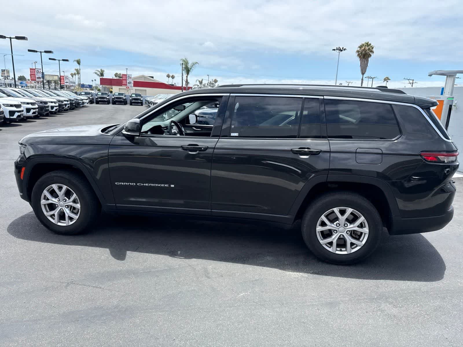 Used 2022 Jeep Grand Cherokee L Limited AWD/4WD image 22
