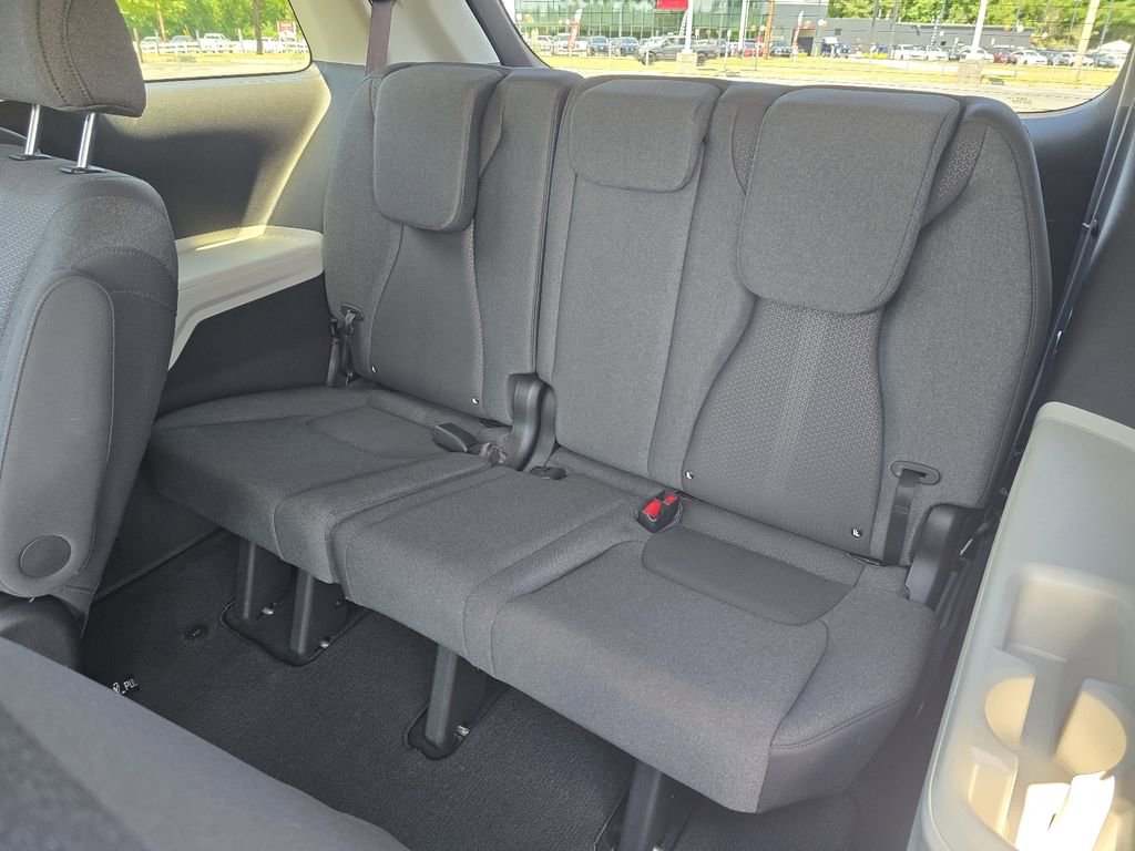 Used 2023 Kia Carnival LX FWD image 11