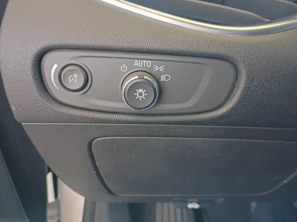 Used 2019 Chevrolet Malibu Premier w/ Sun and Wheel Package image 16