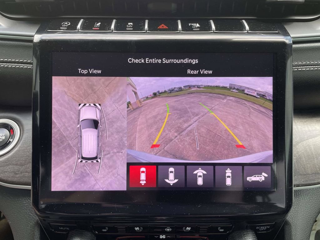 Used 2025 Jeep Grand Cherokee Limited w/ Luxury Tech Group II AWD/4WD image 20