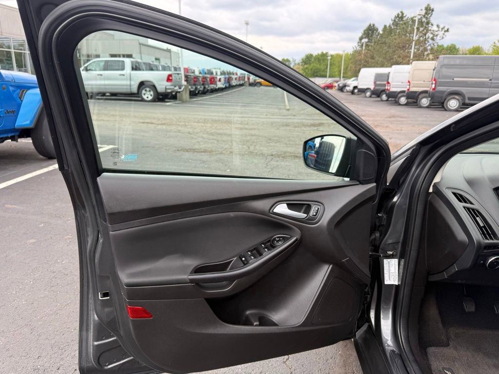 Used 2017 Ford Focus SE FWD image 10