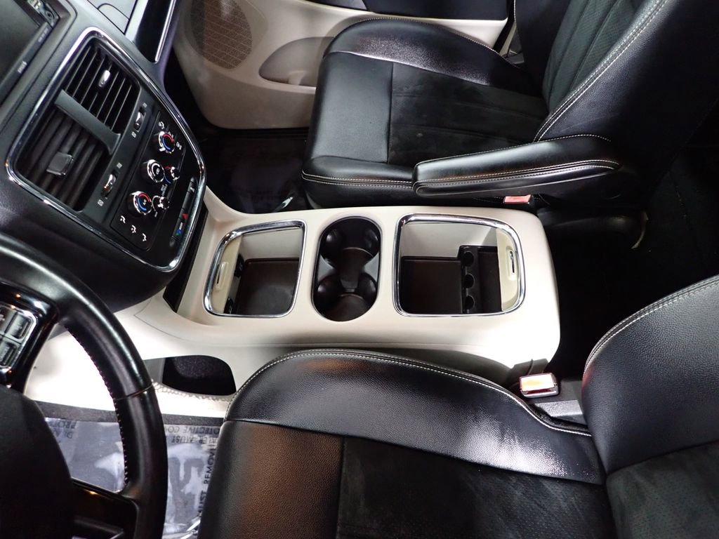 Used 2017 Dodge Grand Caravan SXT image 36