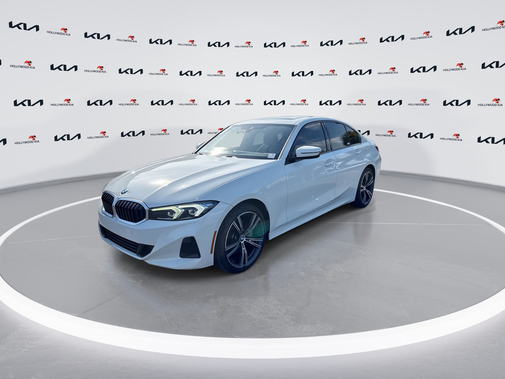 Used 2023 BMW 330i Sedan w/ Convenience Package RWD image 4