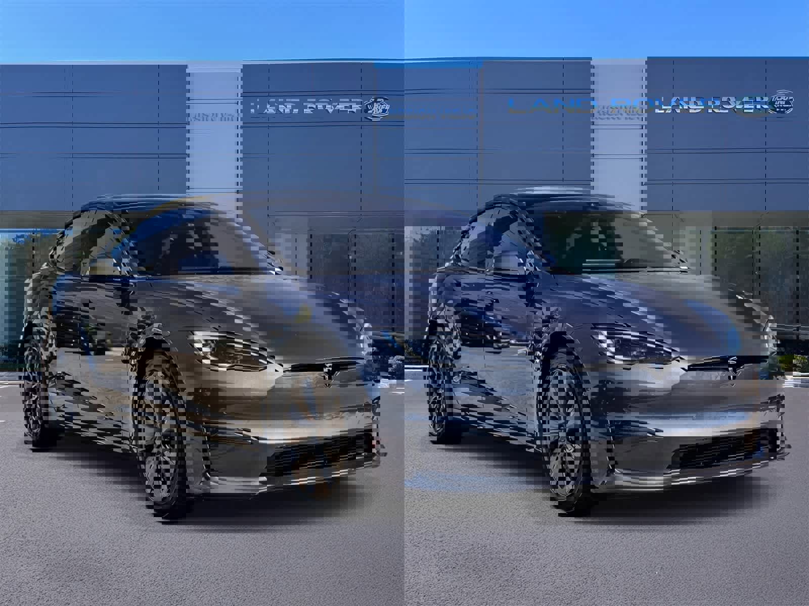 Used 2022 Tesla Model S Plaid image 3