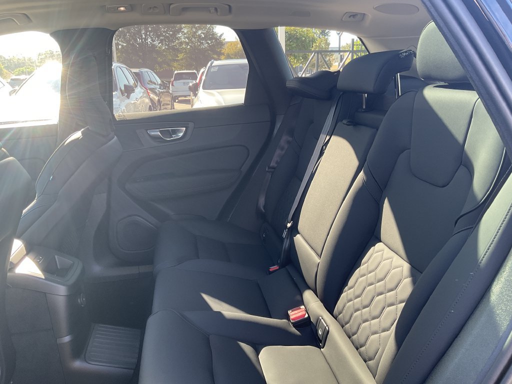 New 2027 Volvo XC60 T8 Plus AWD/4WD image 14
