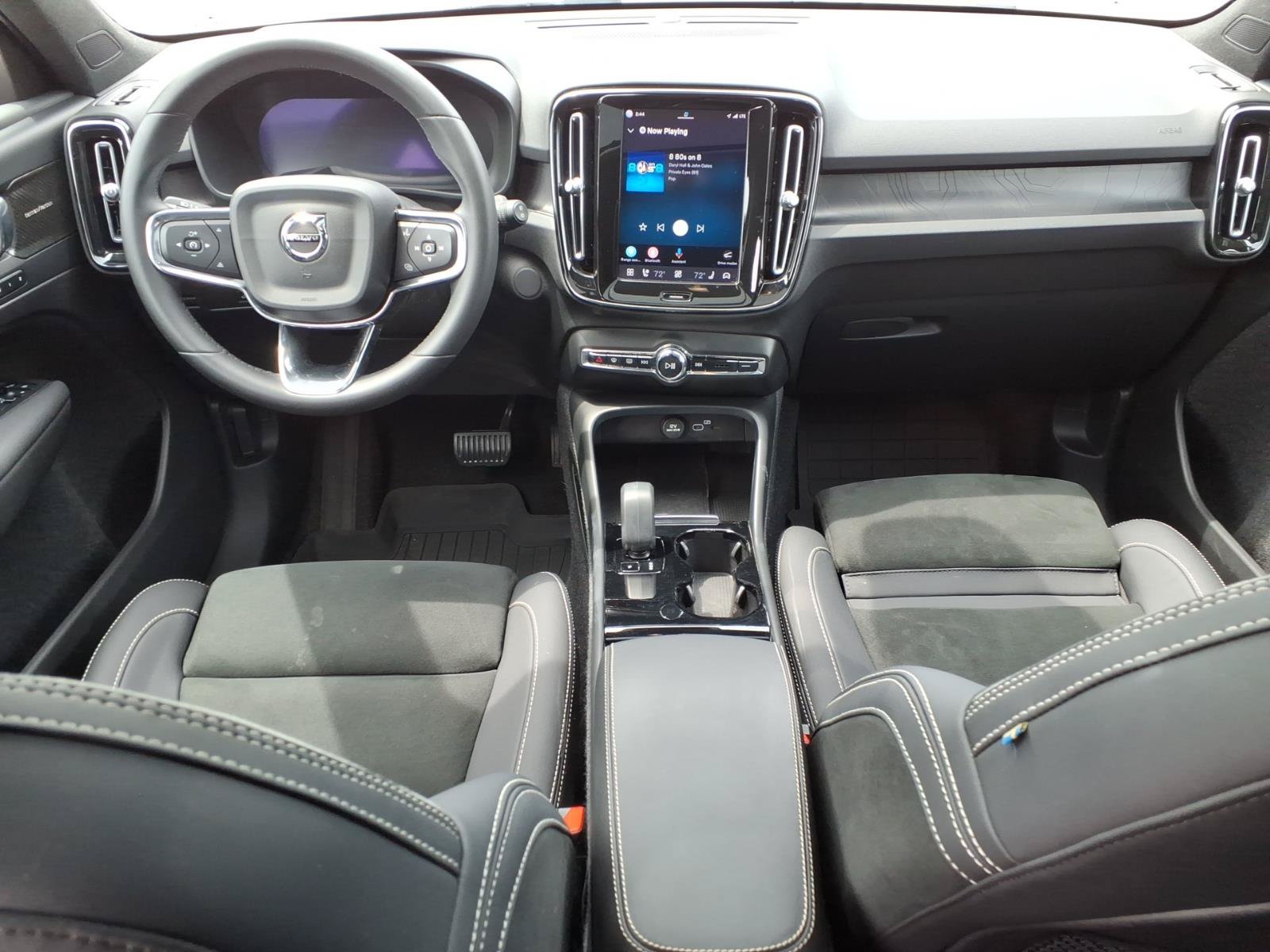 Used 2023 Volvo XC40 Recharge Ultimate w/ Protection Package Premier AWD/4WD image 12