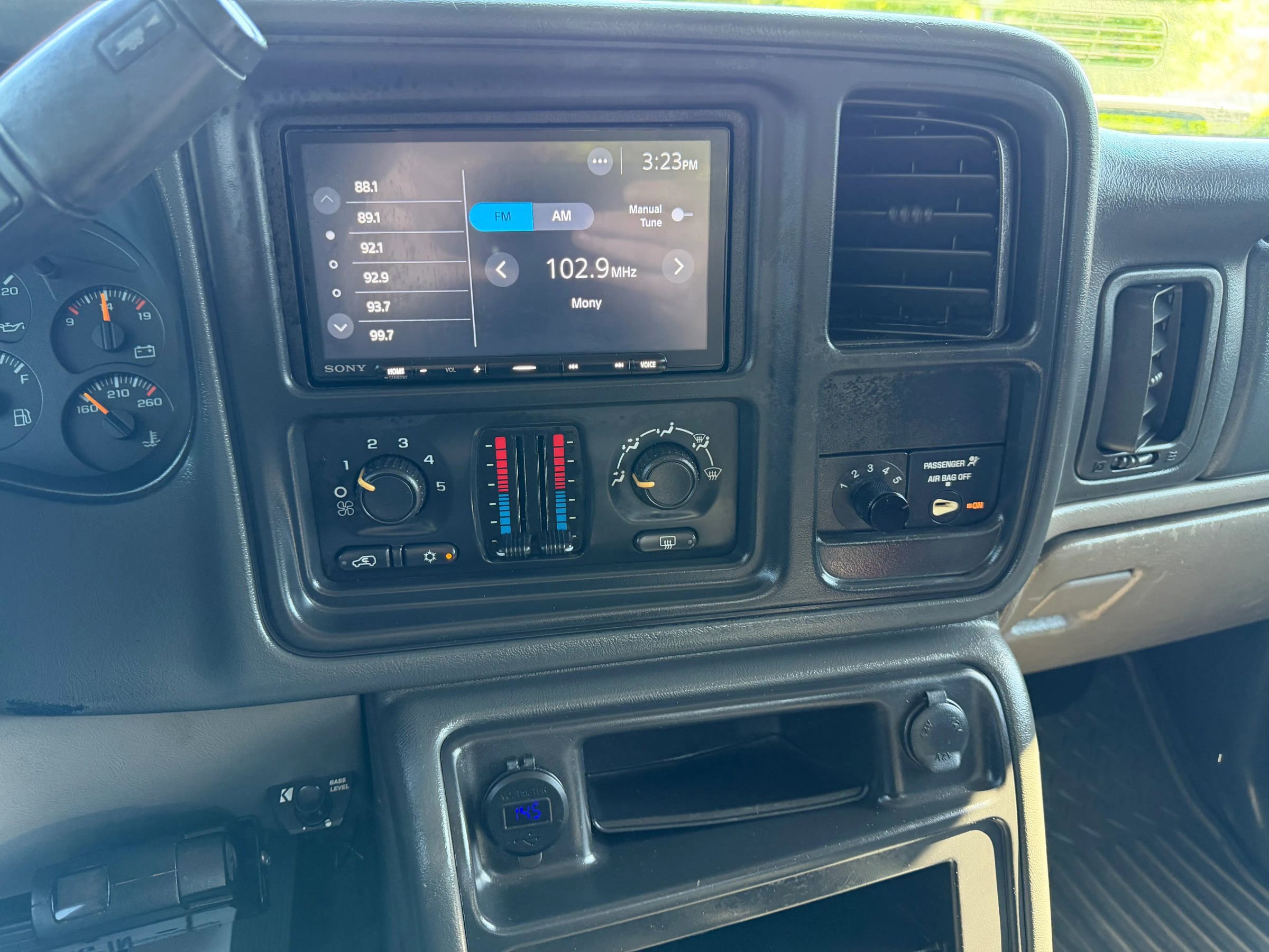 Used 2006 Chevrolet Silverado 2500 LT w/ Heavy-Duty Power Package image 23