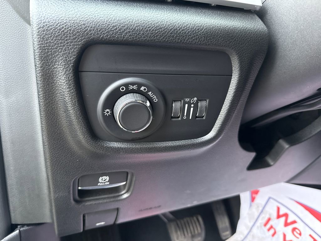 Used 2023 Jeep Grand Cherokee Altitude image 14