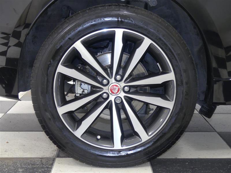 Used 2023 Jaguar F-PACE S image 38