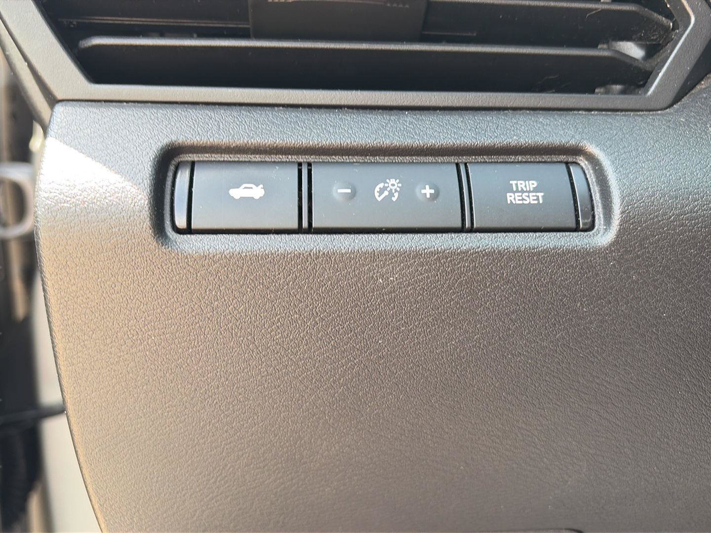 Used 2024 Nissan Altima 2.5 SV FWD image 17