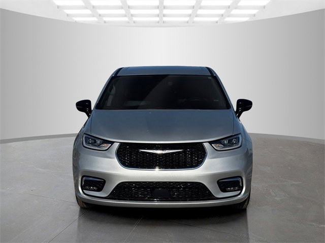 Certified 2024 Chrysler Pacifica Touring-L image 2