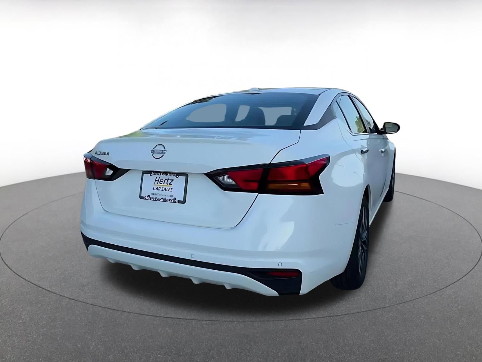 Used 2025 Nissan Altima 2.5 SV FWD image 14