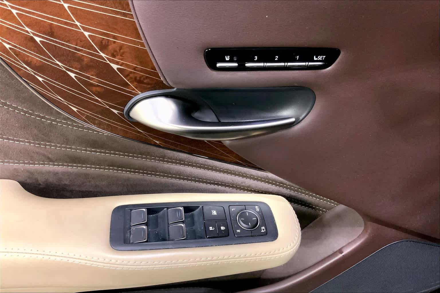 Used 2019 Lexus LS 500 AWD image 33