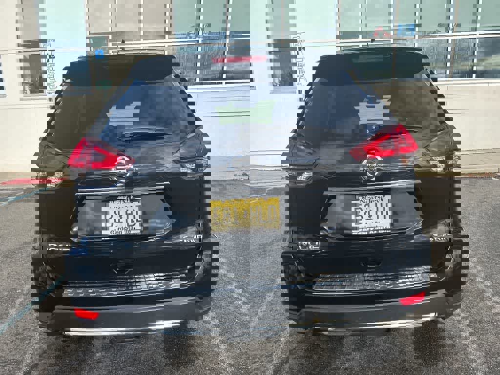 Used 2018 Nissan Rogue SL w/ Premium Package image 15