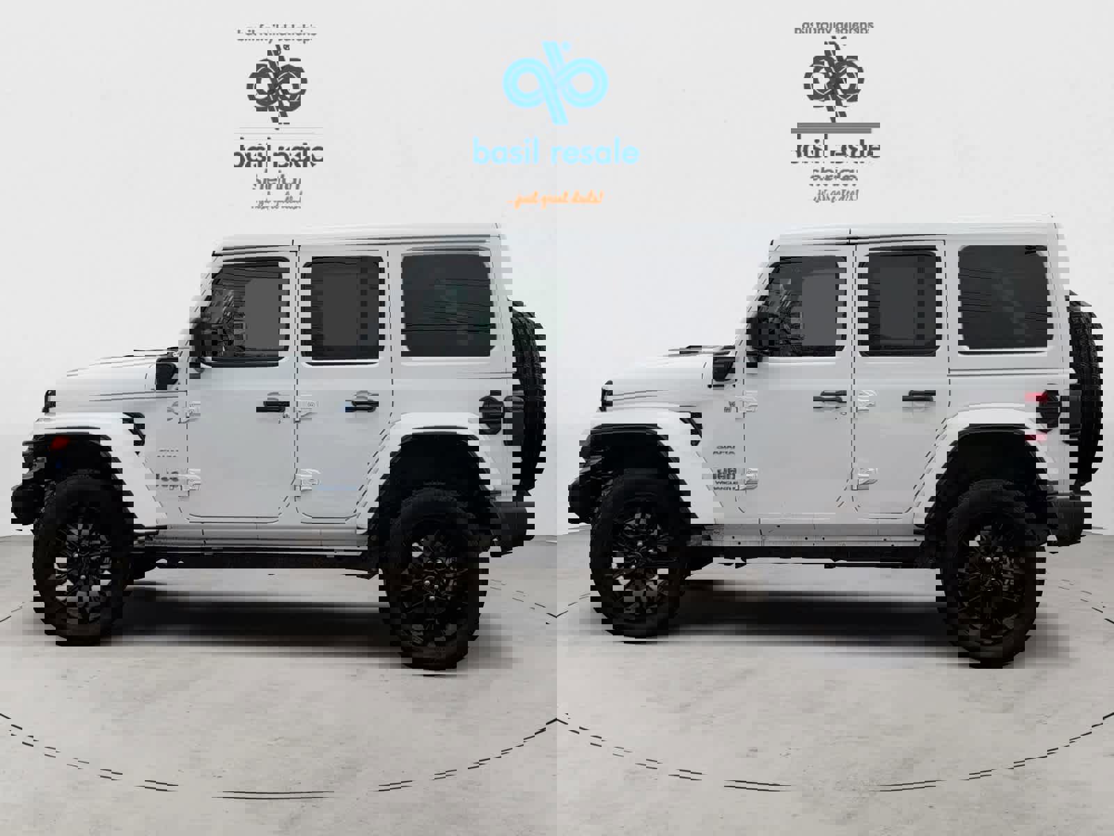 Used 2024 Jeep Wrangler Sahara w/ Technology Group image 6