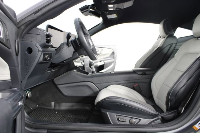 Used 2025 Ford Mustang GT Premium image 17