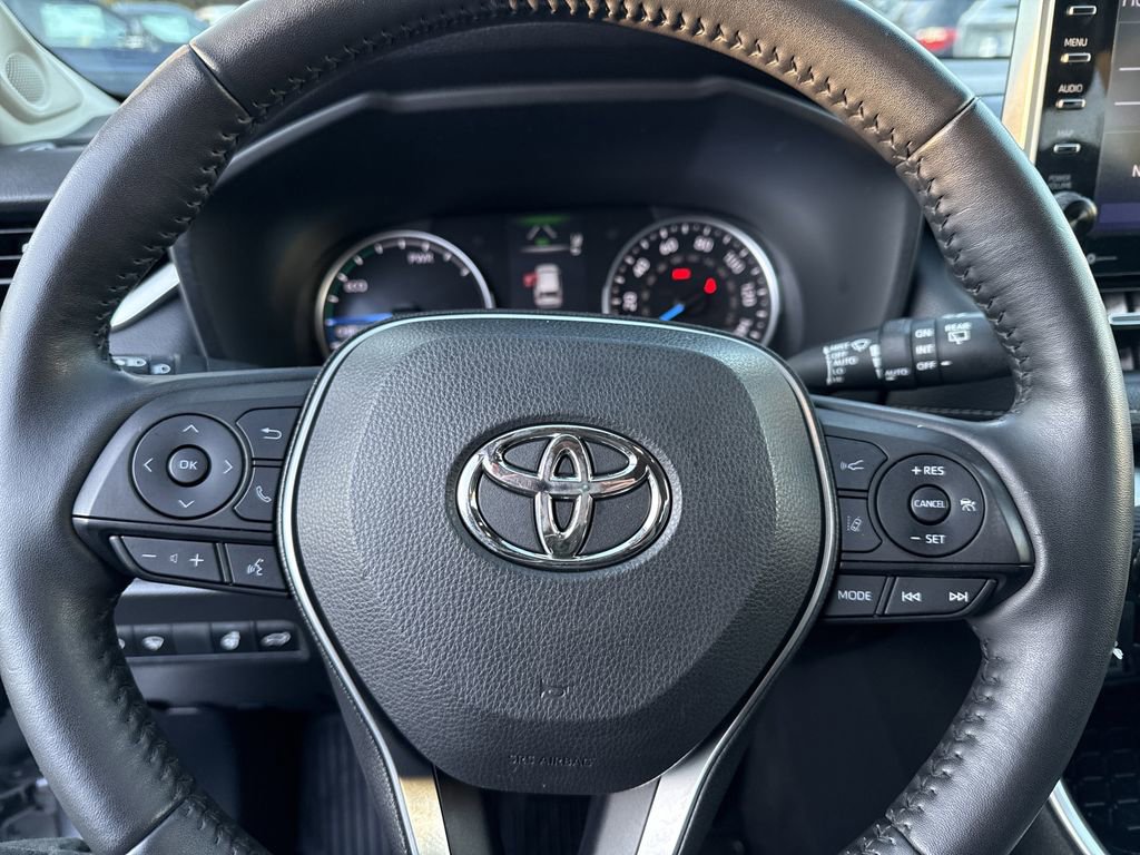 Used 2022 Toyota RAV4 XLE Premium image 23