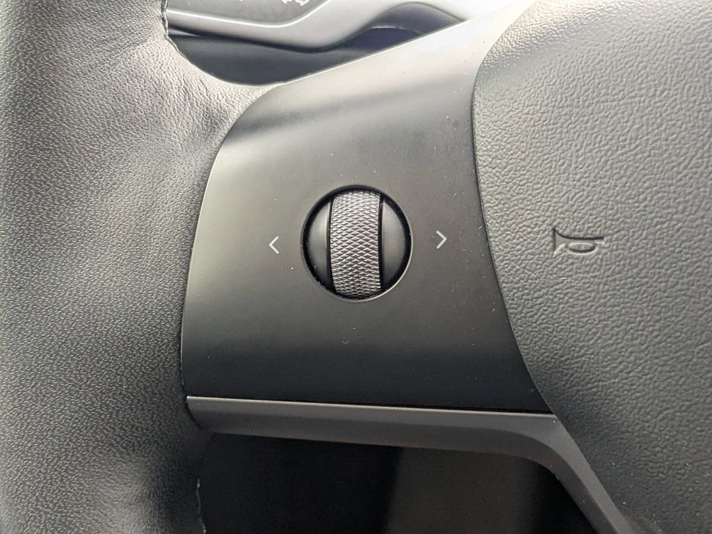 Used 2022 Tesla Model Y Long Range AWD/4WD image 19