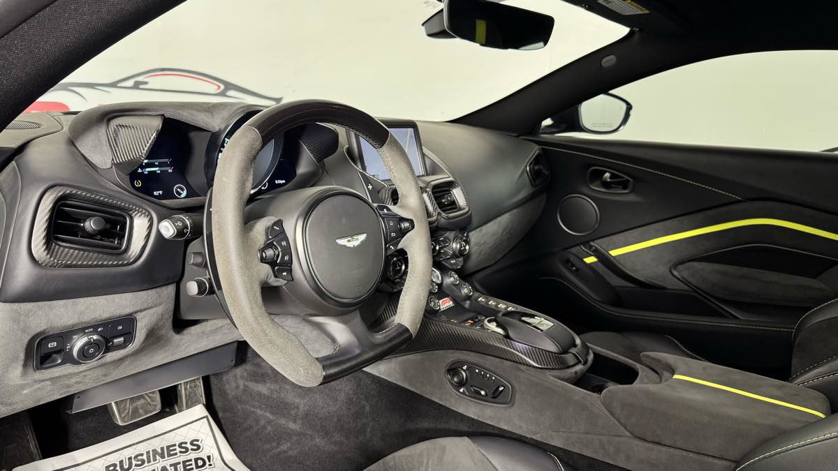 Used 2022 Aston Martin V8 Vantage Coupe RWD image 15