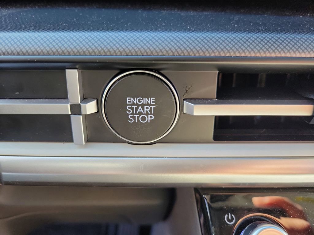 Certified 2025 Hyundai Santa Fe SEL image 30