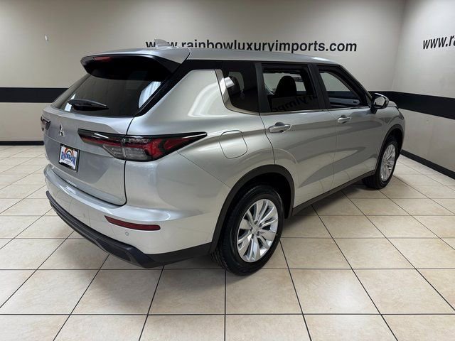 New 2026 Mitsubishi Outlander ES image 6