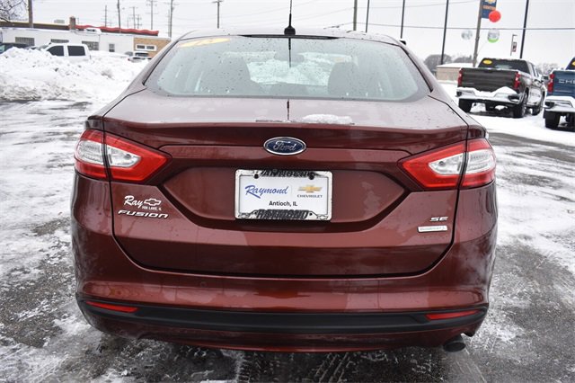 Used 2015 Ford Fusion SE image 4