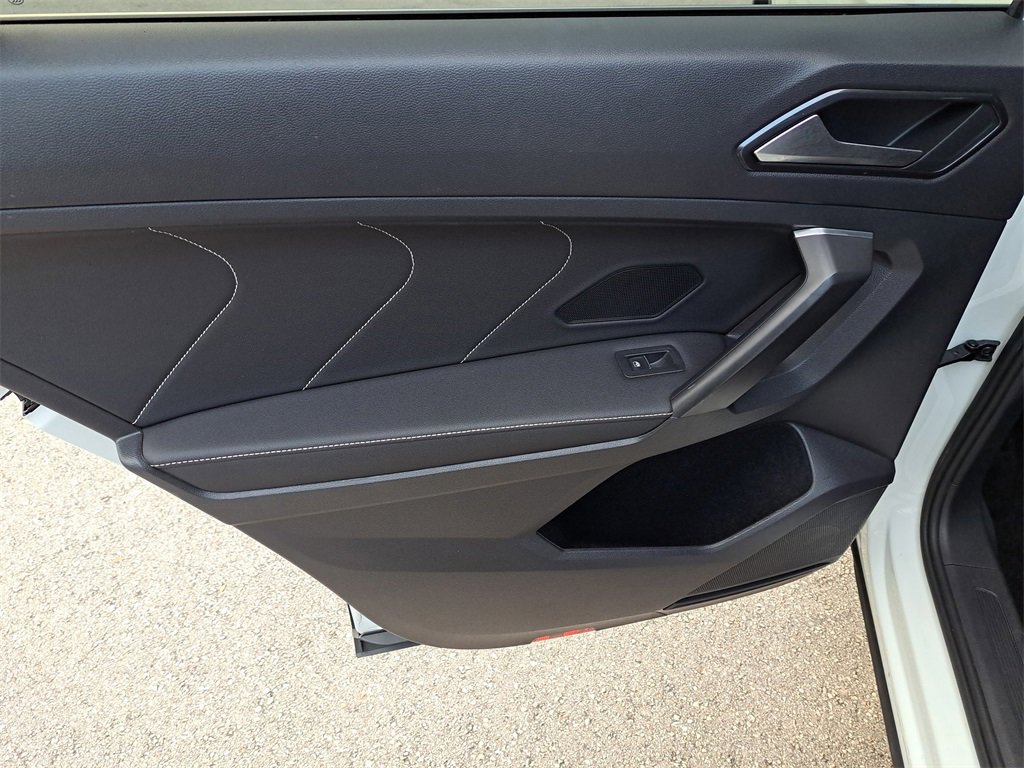 Used 2022 Volkswagen Tiguan SE image 9