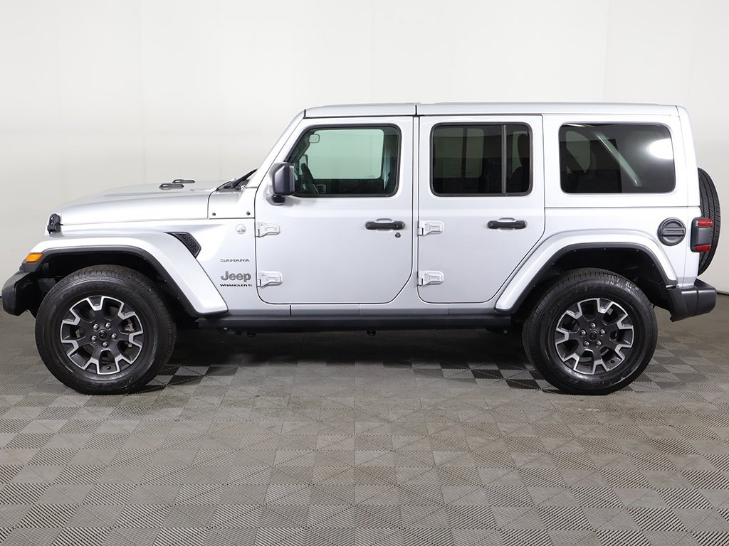Used 2024 Jeep Wrangler Sahara image 15