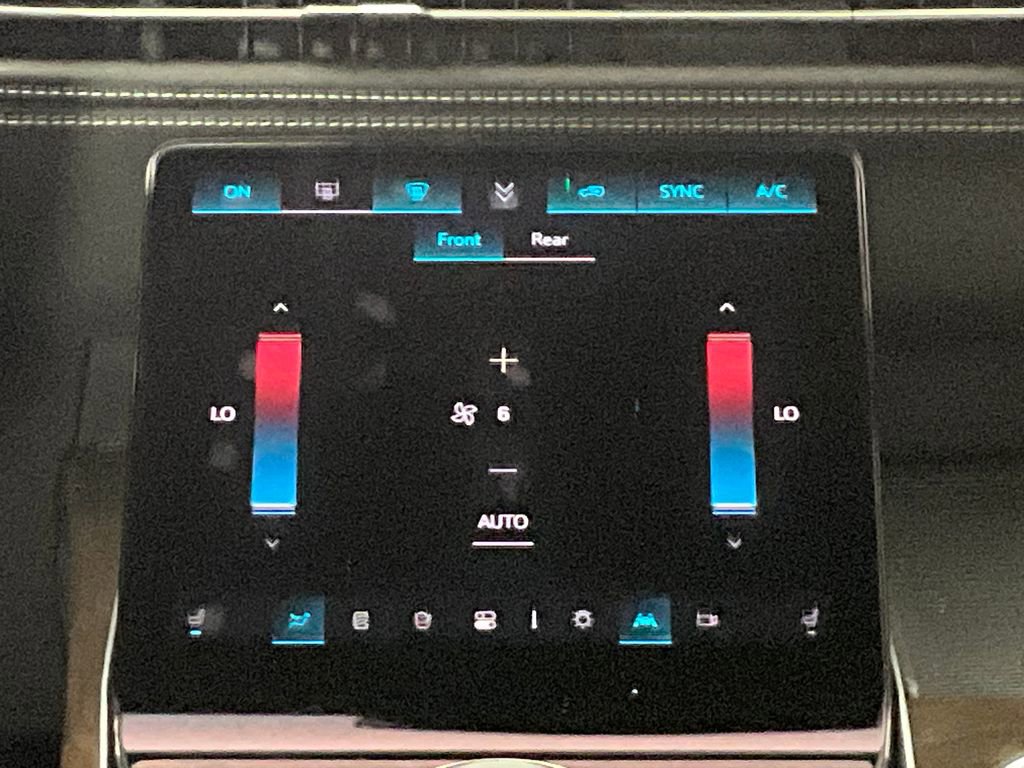 Used 2025 Cadillac Escalade ESV Sport Platinum image 11