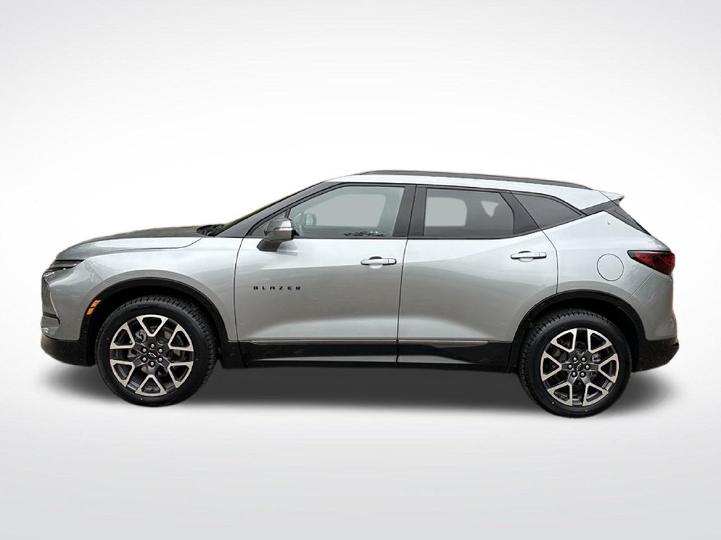 Used 2024 Chevrolet Blazer RS w/ Enhanced Convenience Package FWD image 2