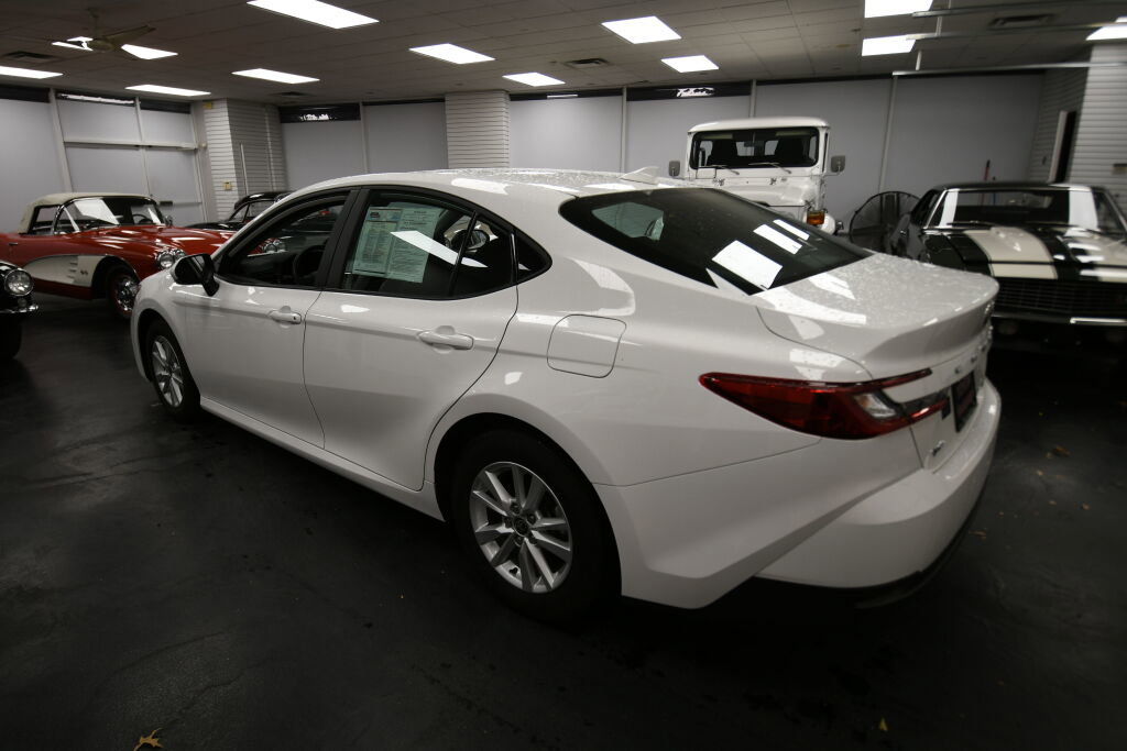 Certified 2025 Toyota Camry LE image 5