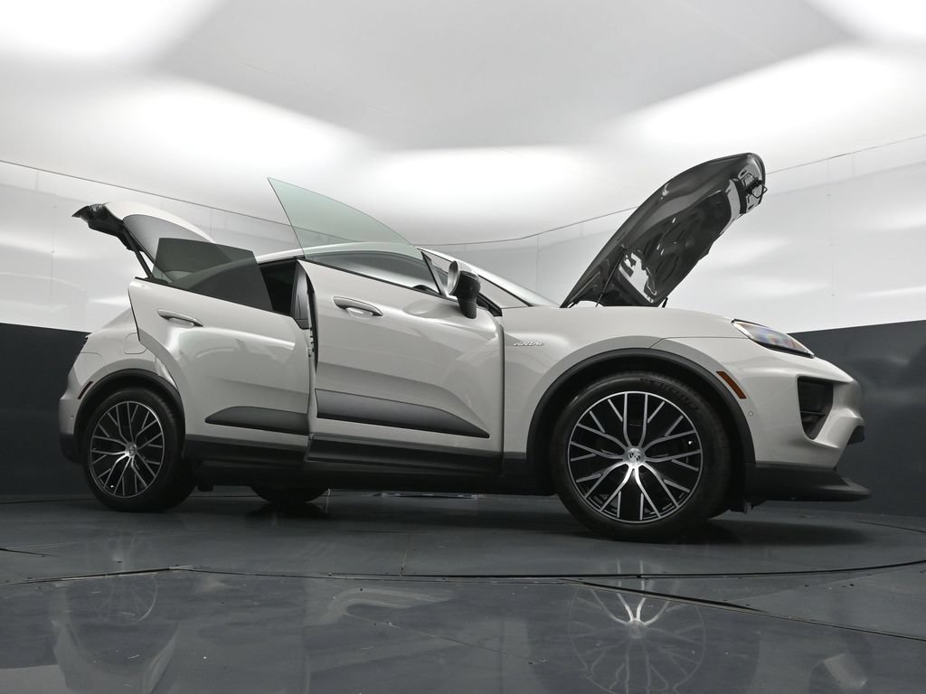 New 2026 Porsche Macan 4 Electric AWD/4WD image 40