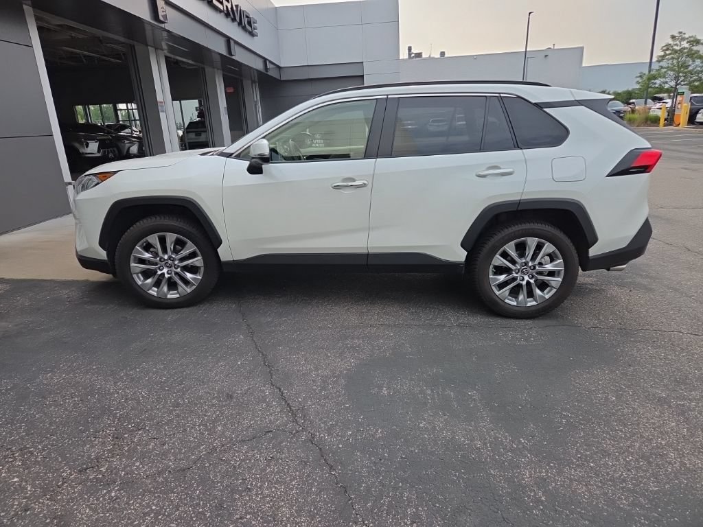 Used 2019 Toyota RAV4 Limited w/ Advanced Technology Package AWD/4WD image 6