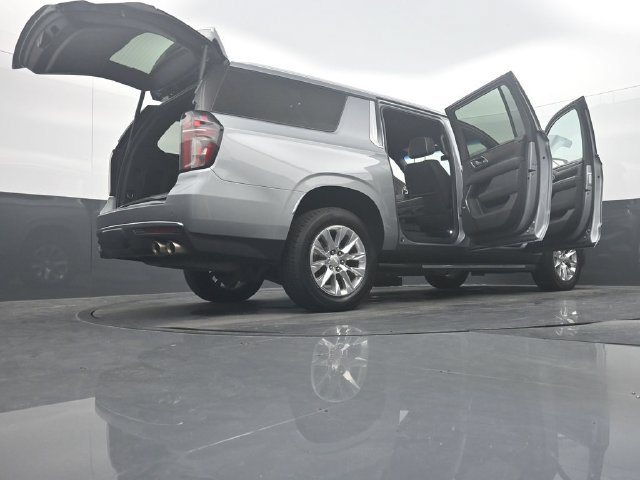 Used 2023 Chevrolet Suburban Premier AWD/4WD image 57