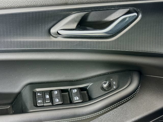 Used 2024 Jeep Grand Cherokee L Altitude AWD/4WD image 17