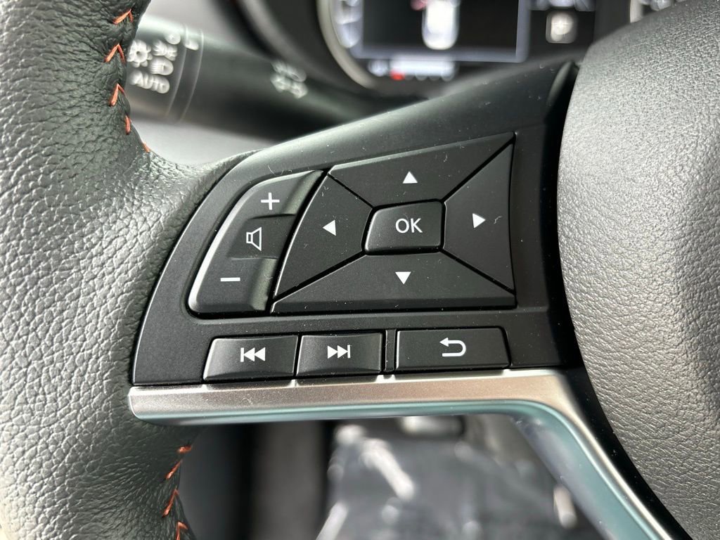 New 2025 Nissan Versa SR image 18