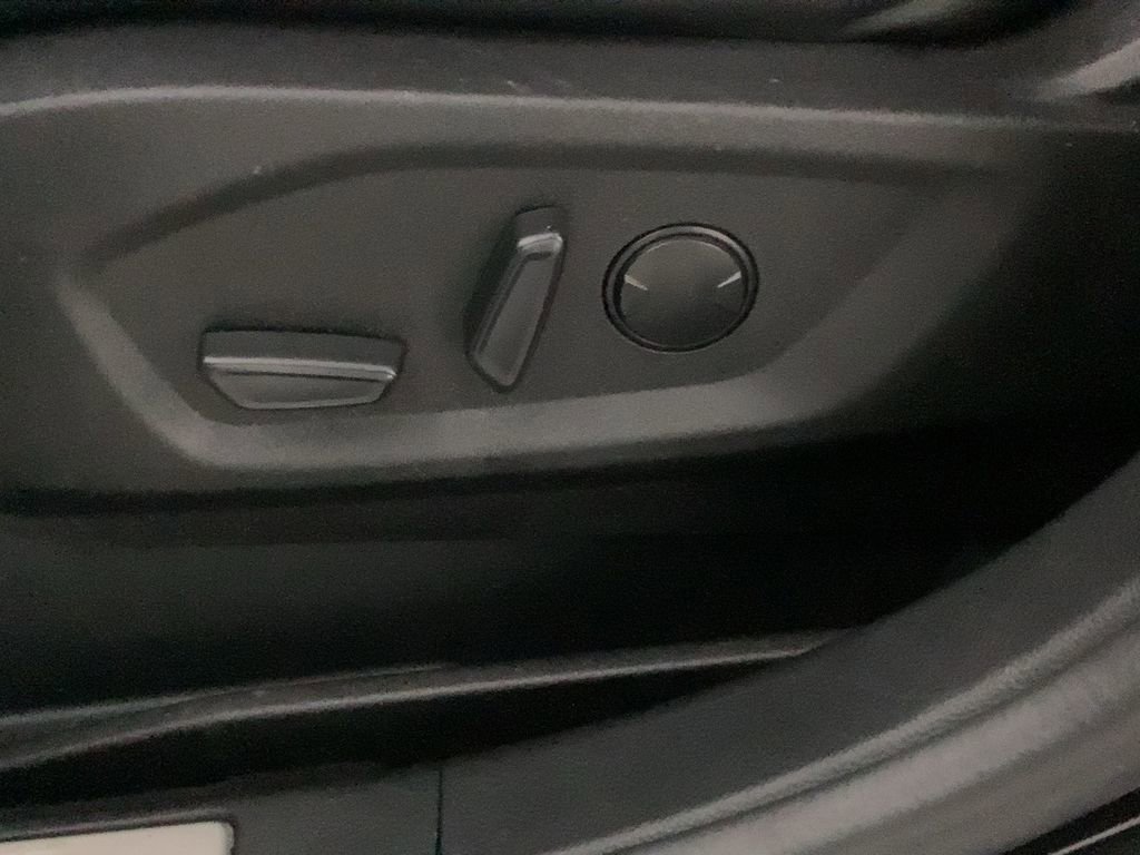 Used 2022 Ford Edge Titanium image 16