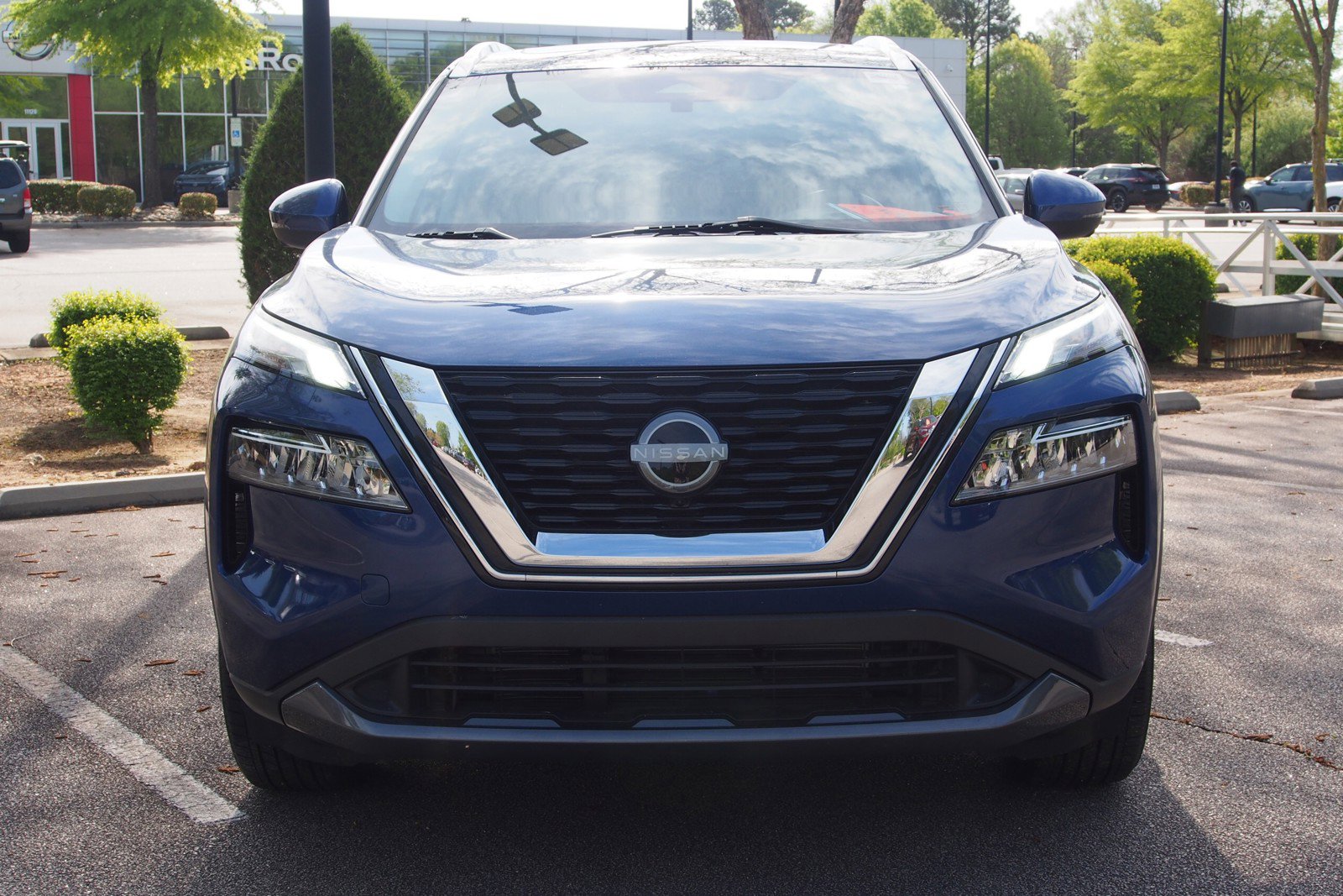 Used 2023 Nissan Rogue SL FWD image 2
