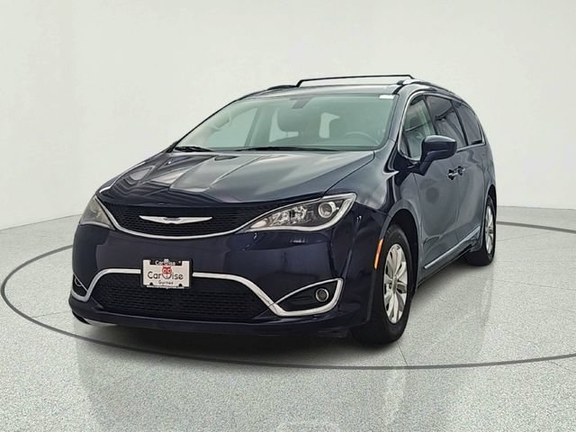 Used 2019 Chrysler Pacifica Touring-L FWD image 2