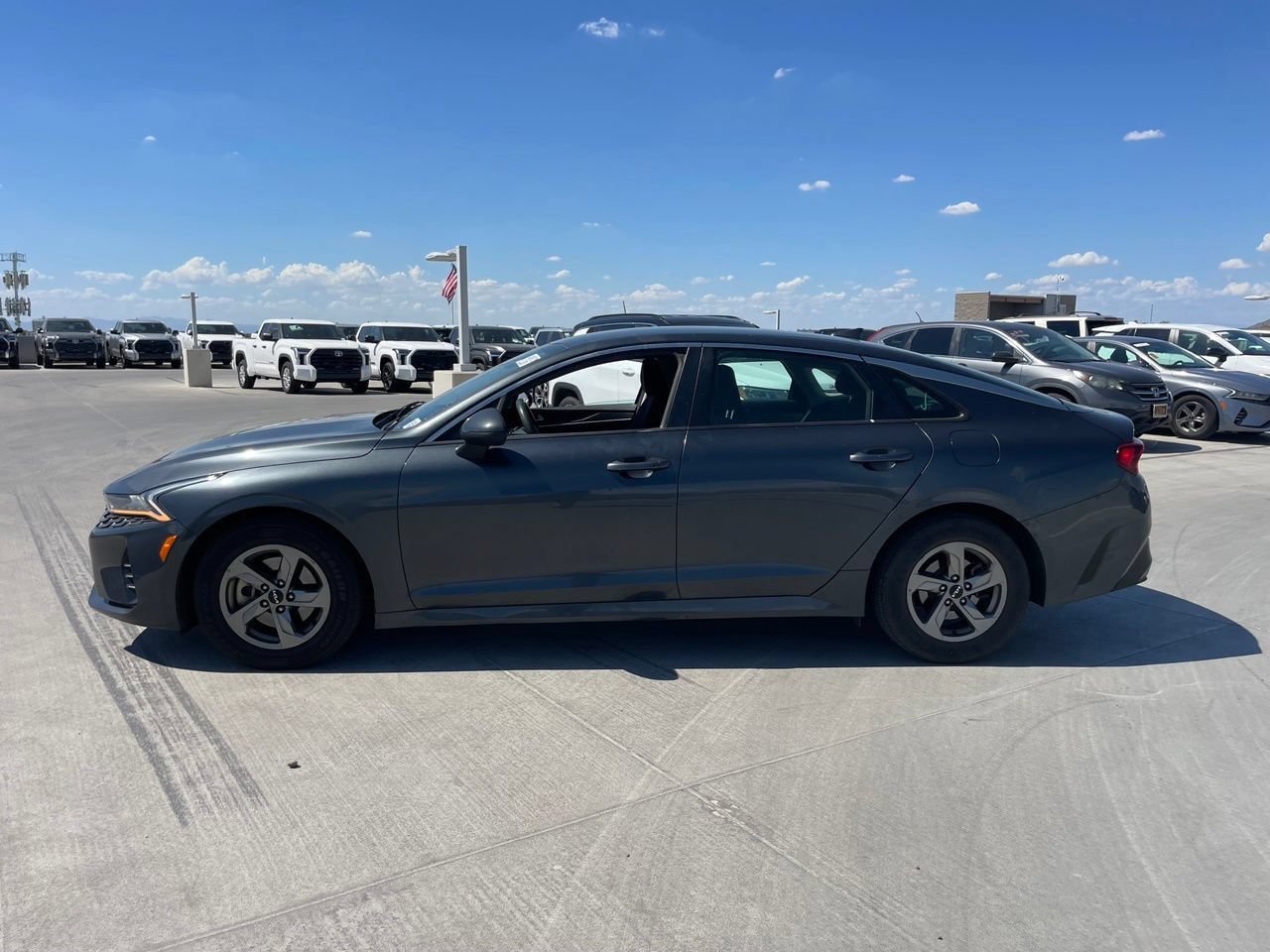 Used 2022 Kia K5 LXS FWD image 4