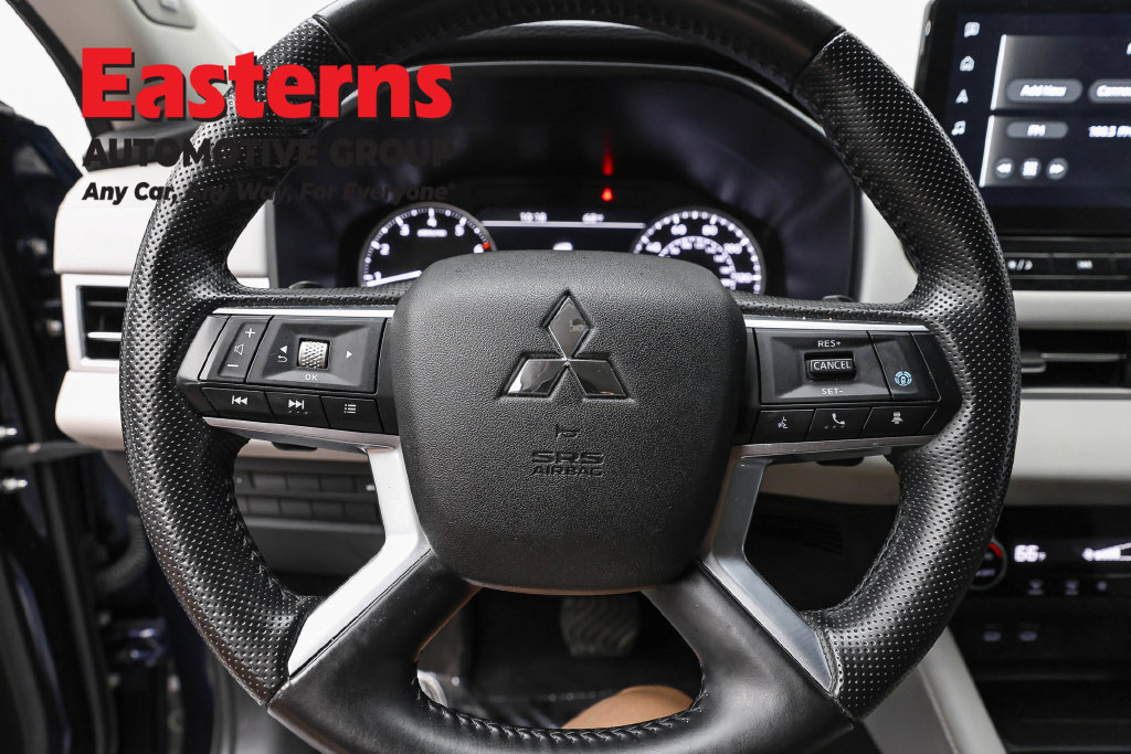 Used 2025 Mitsubishi Outlander SE FWD image 12