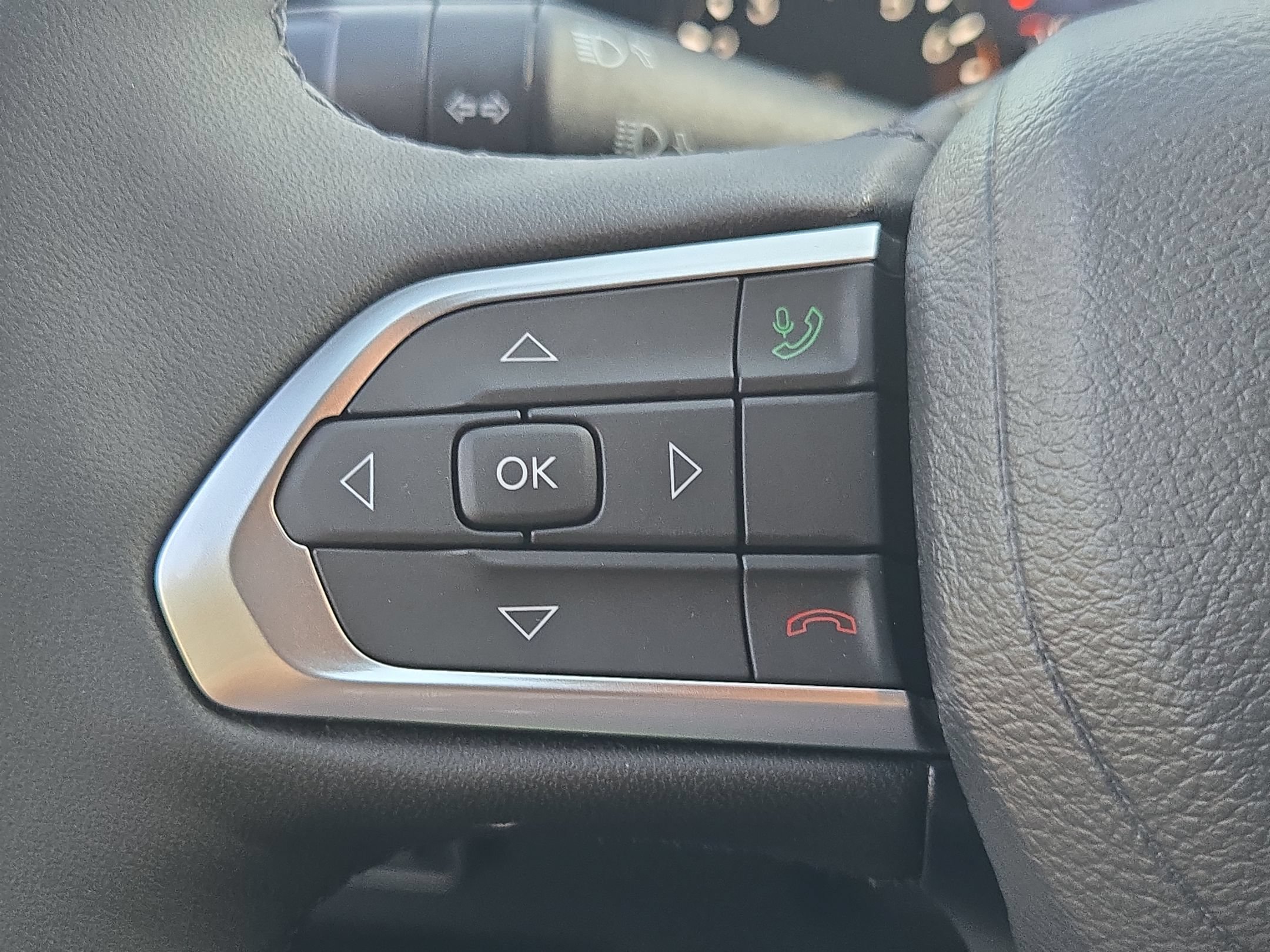 Used 2025 Jeep Compass Latitude AWD/4WD image 26