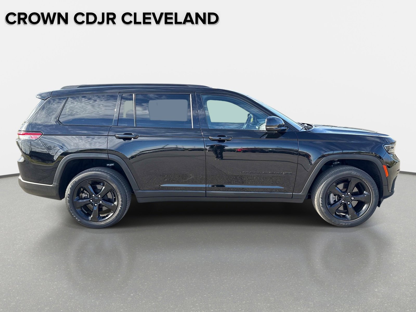 Used 2022 Jeep Grand Cherokee L Laredo image 3