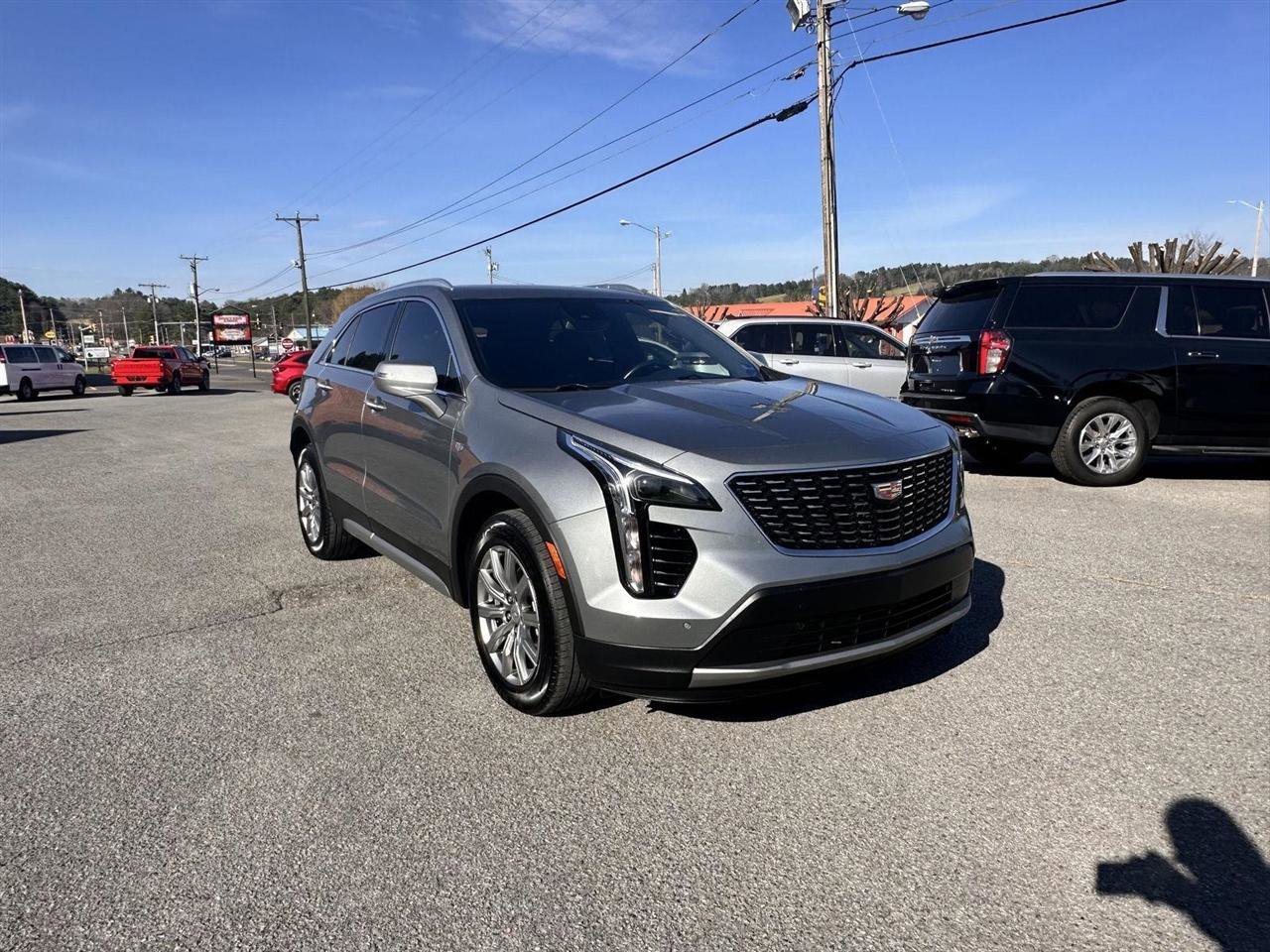 Used 2023 Cadillac XT4 Premium Luxury image 3